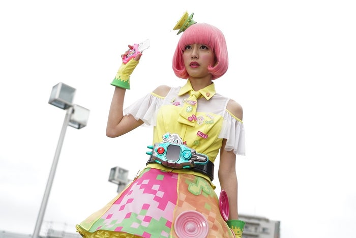 仮面ライダー Tvシリーズ史上初 ヒロインが変身 髪の毛そのままじゃん モデルプレス