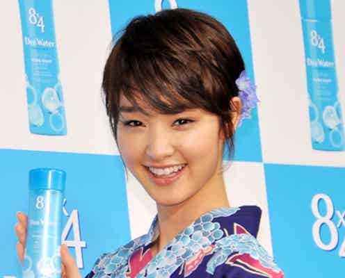 剛力彩芽、大人の色気放出 艶やかな浴衣姿で登場