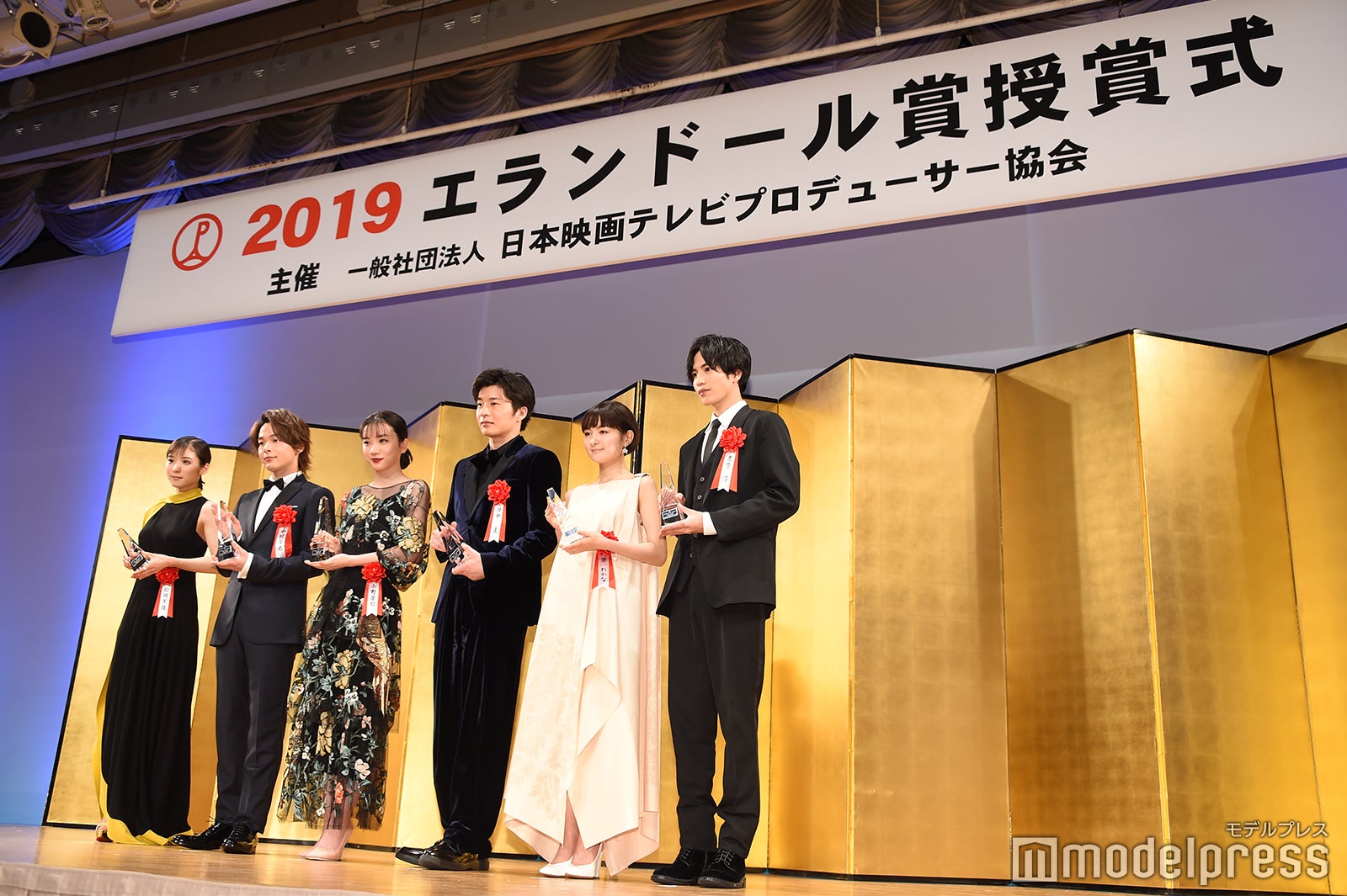 （左から）松岡茉優、中村倫也、永野芽郁、田中圭、葵わかな、志尊淳 （C）モデルプレス
