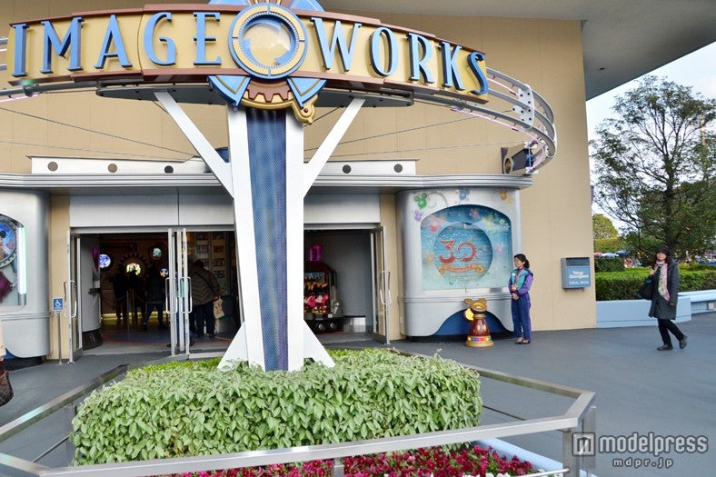 トゥモローランド「イメージワークス」ショーウィンドウ