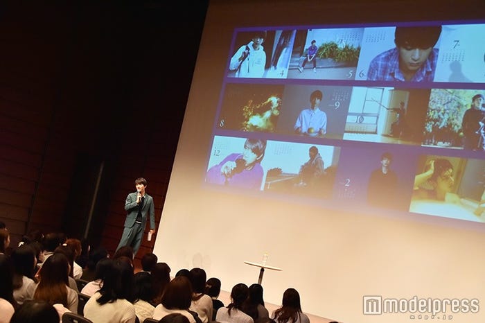 「吉沢亮2016.4→2017.3カレンダー先行発売記念!バースデートークショーをしりょう!」イベントの模様(C)モデルプレス