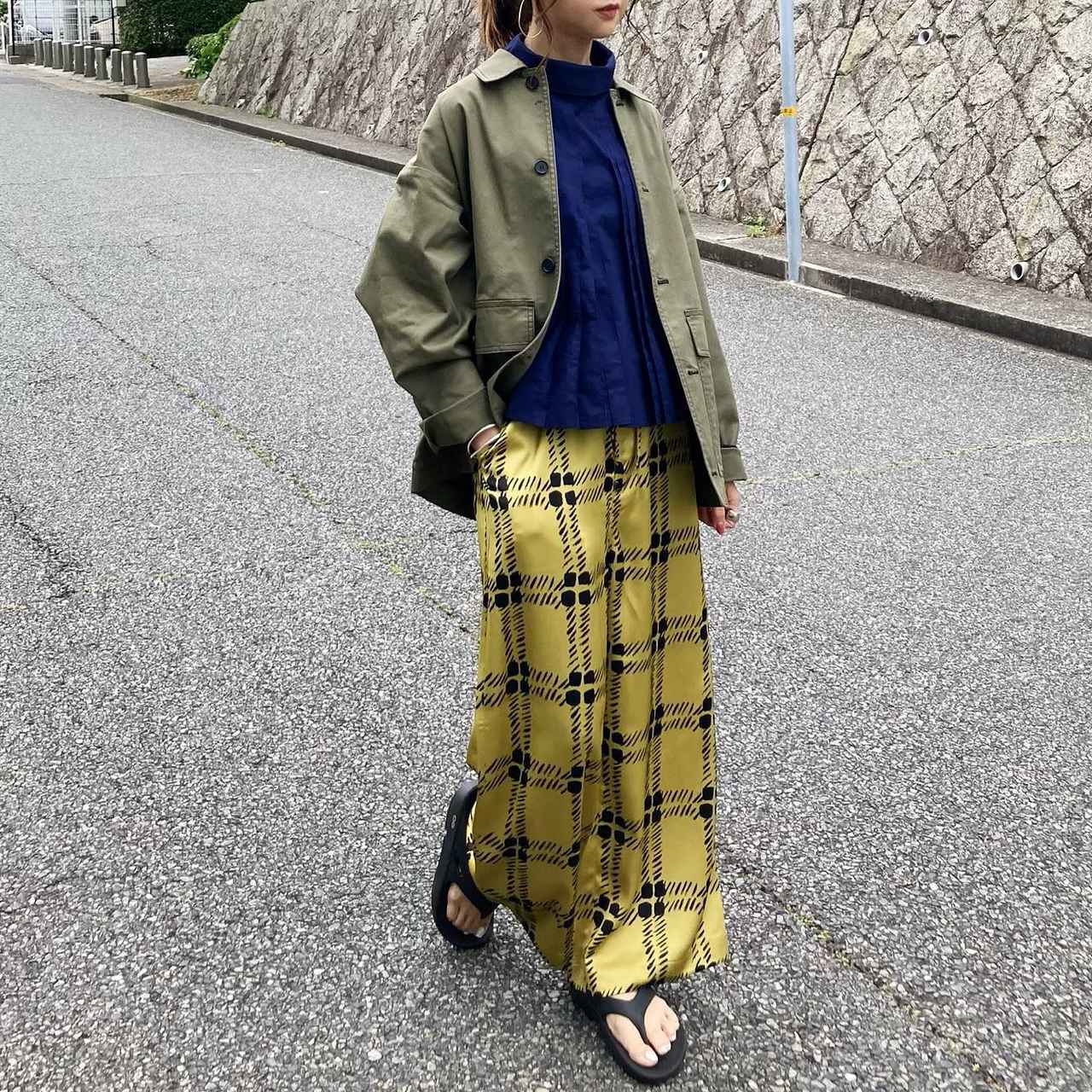 ユニクロ × MARNI】人気の「タックブラウス」着こなしテク紹介