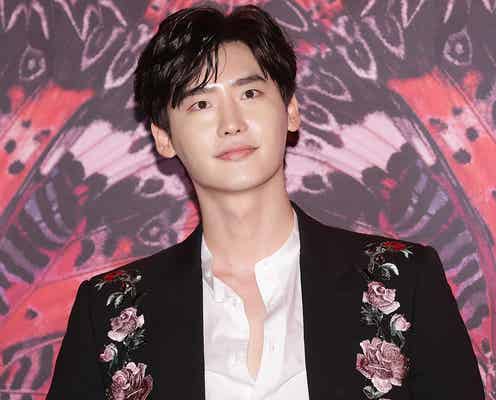 IUと熱愛報道のイ・ジョンソク「長い間とても好きだった」授賞式で“ある人”に愛伝え話題
