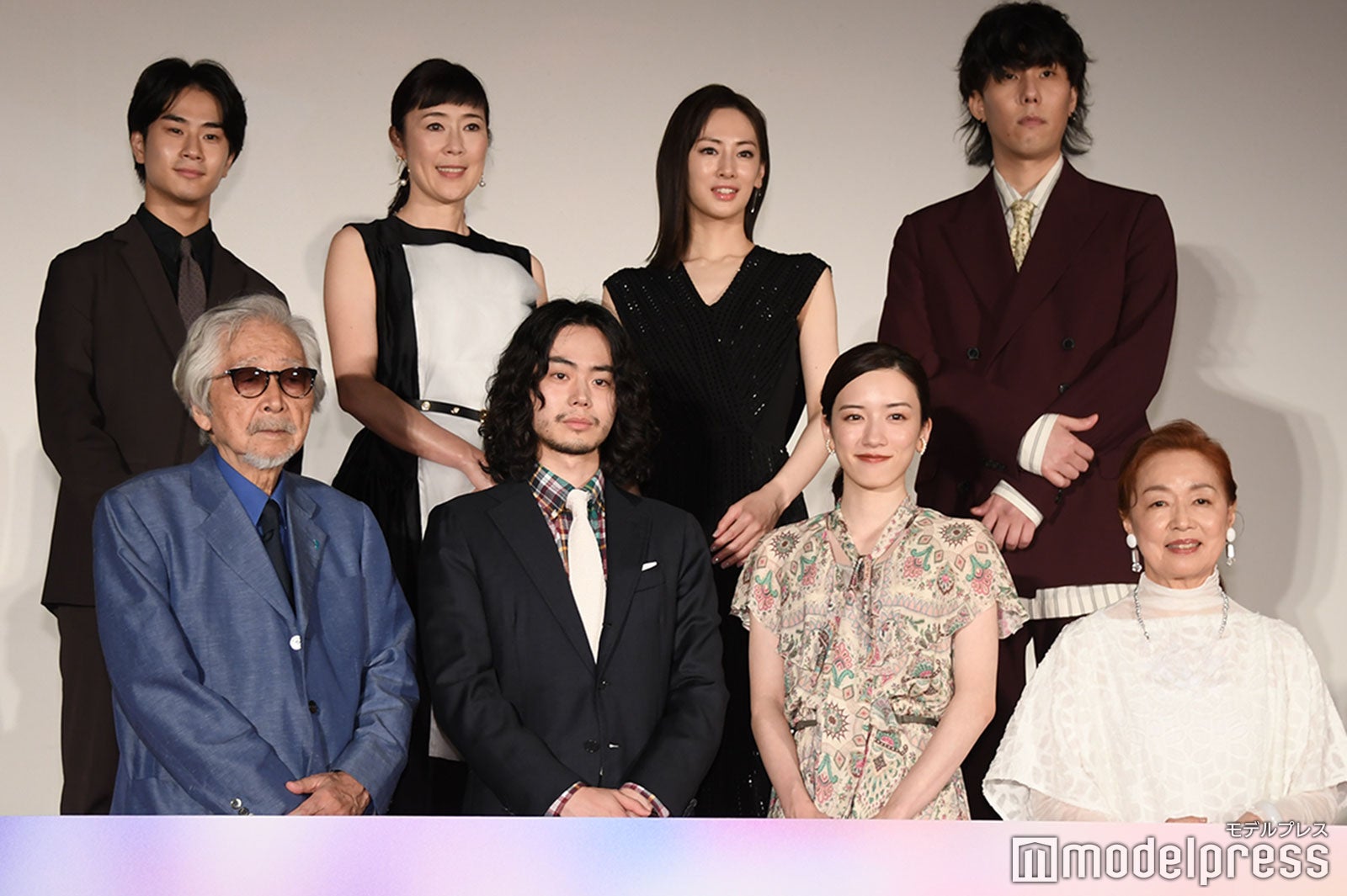 （上段左から）前田旺志郎、寺島しのぶ、北川景子、野田洋次郎、（下段左から）山田洋次監督、菅田将暉、永野芽郁、宮本信子 （C）モデルプレス
