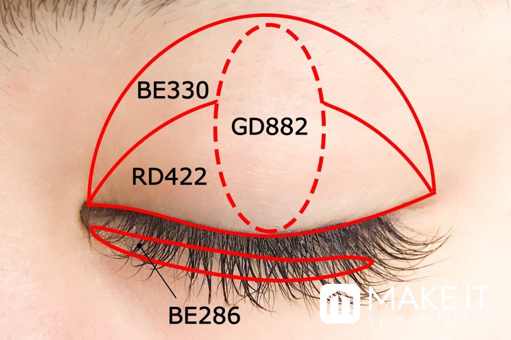 上まぶたはBE330 マサラチャイ＋RD422 熱情＋GD822 ゴールデン、涙袋にBE286 ゴージャス姉妹 (C)メイクイット