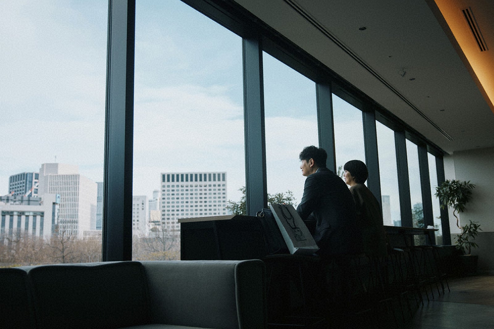 井浦新、松たか子「スロウトレイン」（C）TBS