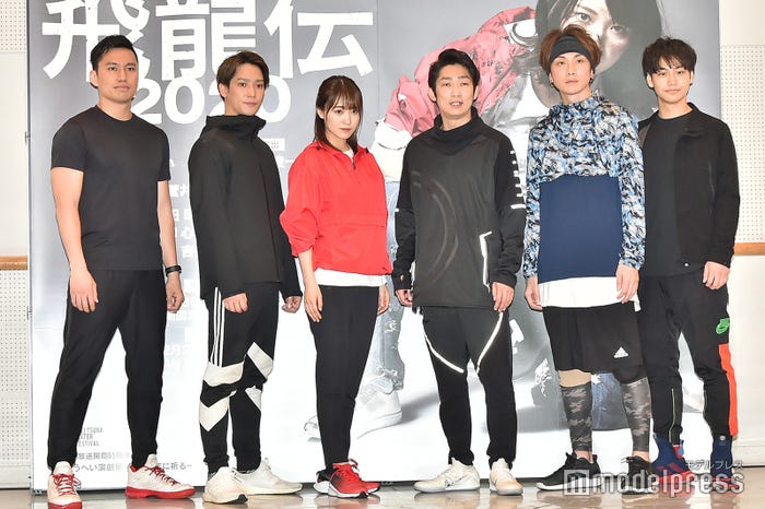 (左から)小柳心、味方良介、菅井友香、石田明、細貝圭、小澤亮太(C)モデルプレス