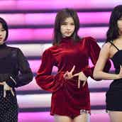 Twice 赤 黒衣装が眩しい ナヨンとチェヨンの絡みがキュート 紅白リハ最終日 モデルプレス Twice 赤 黒衣装が眩しい ナヨンとチェヨンの絡みがキュート 紅白リハ最終日 モデルプレス