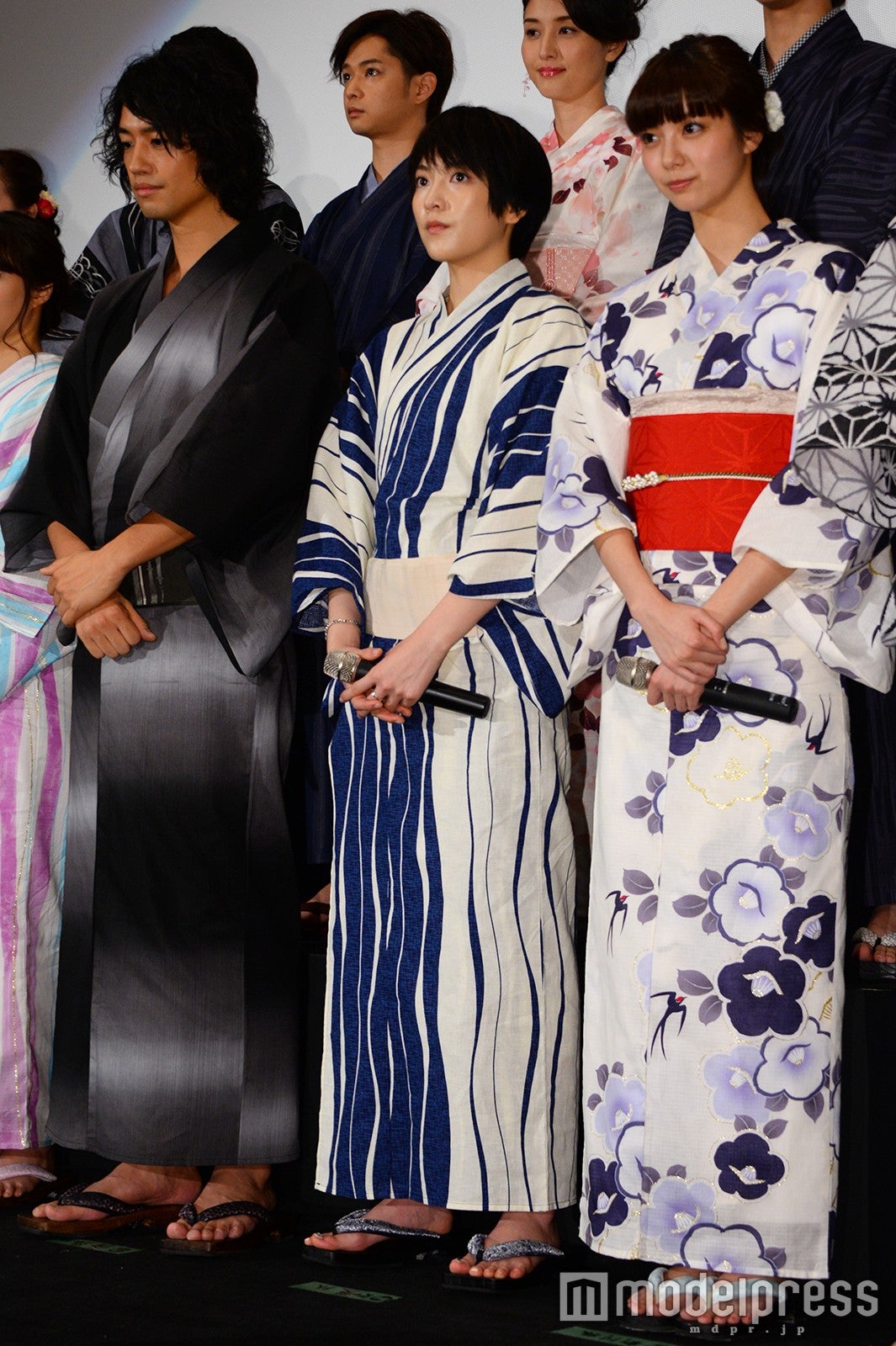 （左から）斎藤工、知英、新川優愛（C）モデルプレス