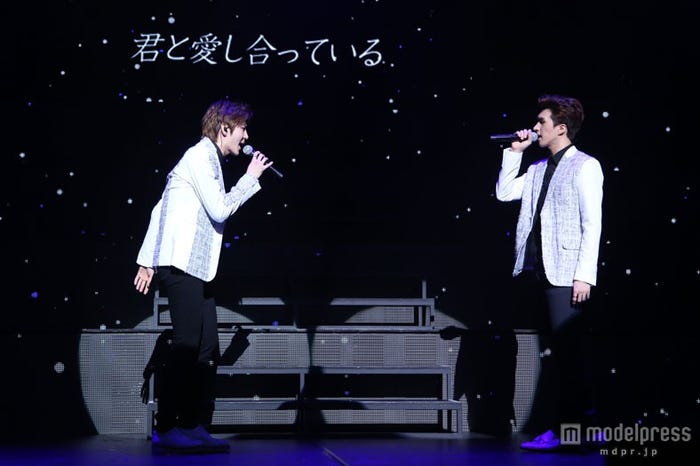 【レオ×ケン】切ないバラード「冷たい夜に」を熱唱(C)CJ E&M,Jellyfish Entertainment & CJ Victor Entertainment,Inc.