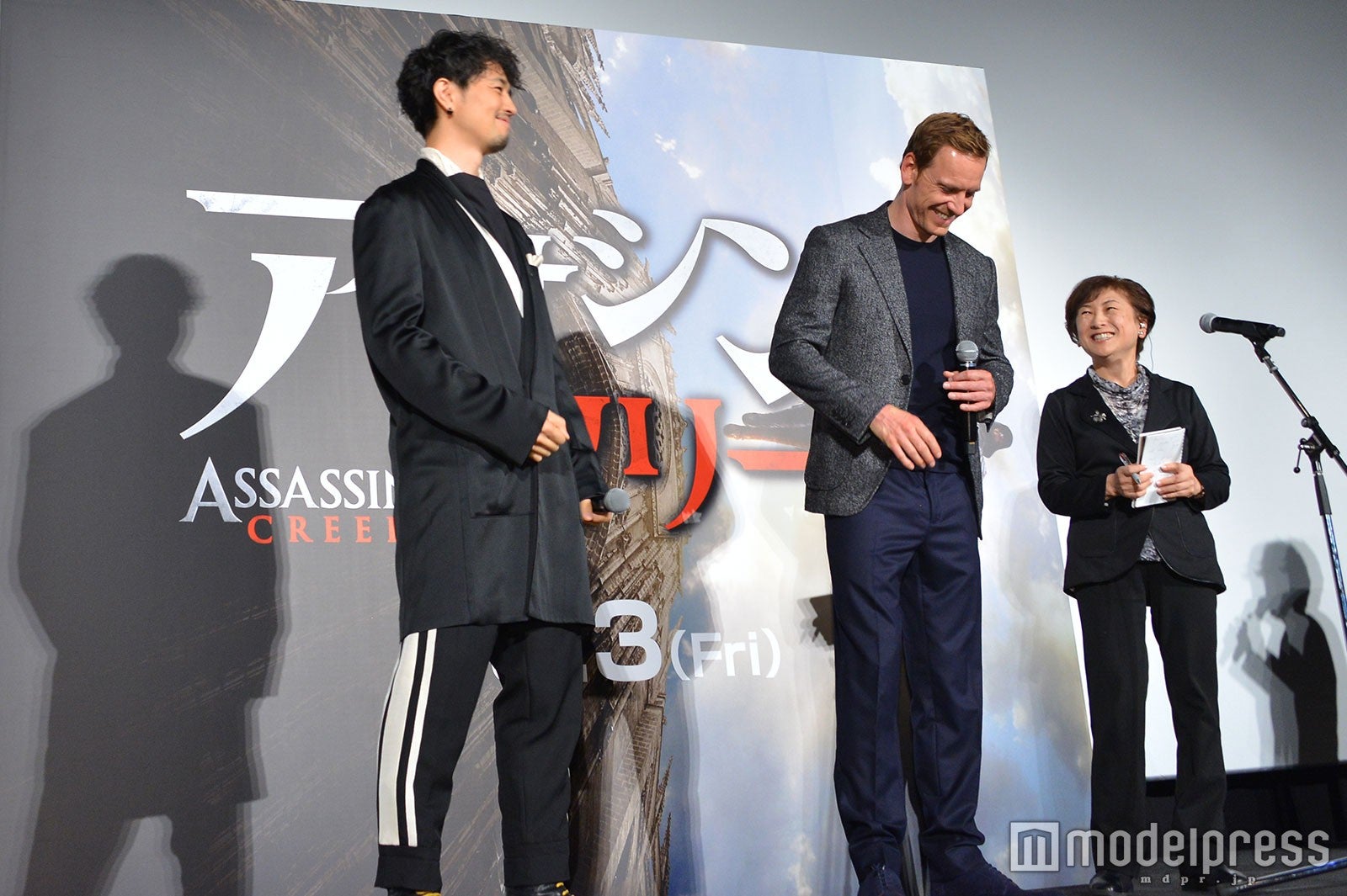 斎藤工（左）のトークでマイケル・ファスベンダー（右）も思わず笑み （C）モデルプレス