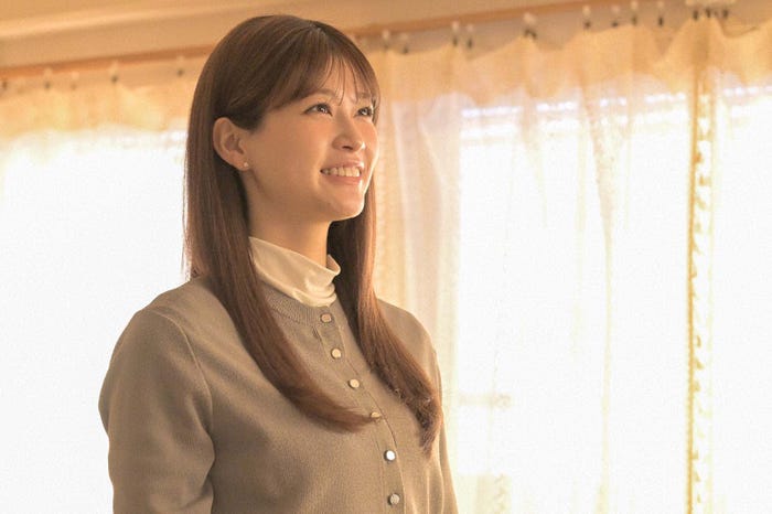 生見愛瑠「くるり~誰が私と恋をした?~」第1話より(C)TBS