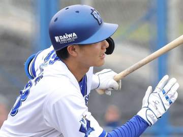 DeNAドラ5・成瀬が走者一掃の逆転二塁打