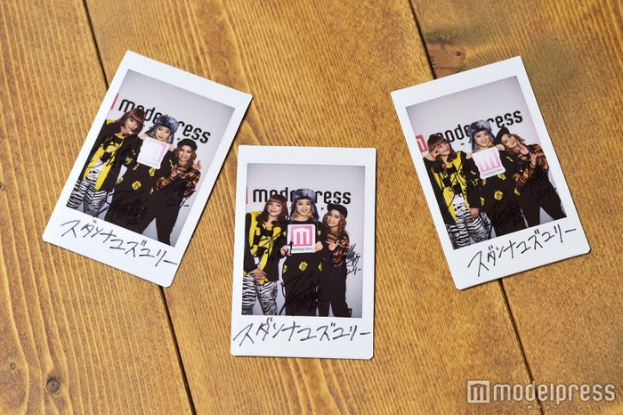 サイン入りチェキ(C)モデルプレス