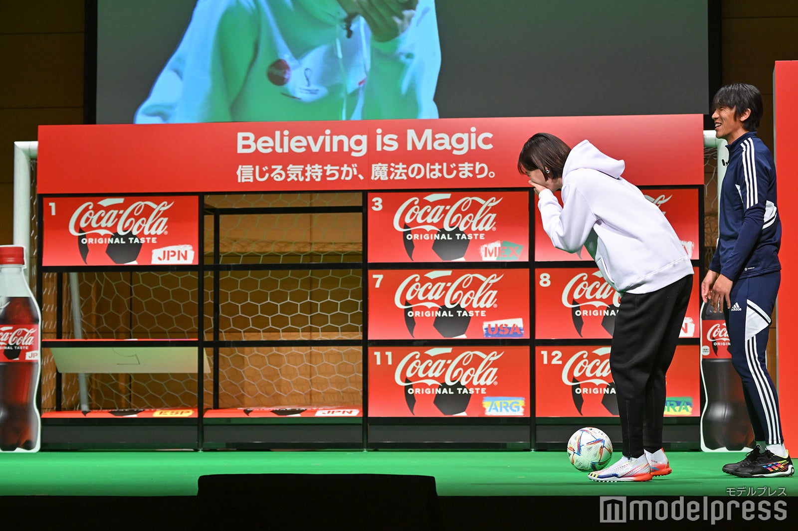 綾瀬はるか、中村俊輔 （C）モデルプレス