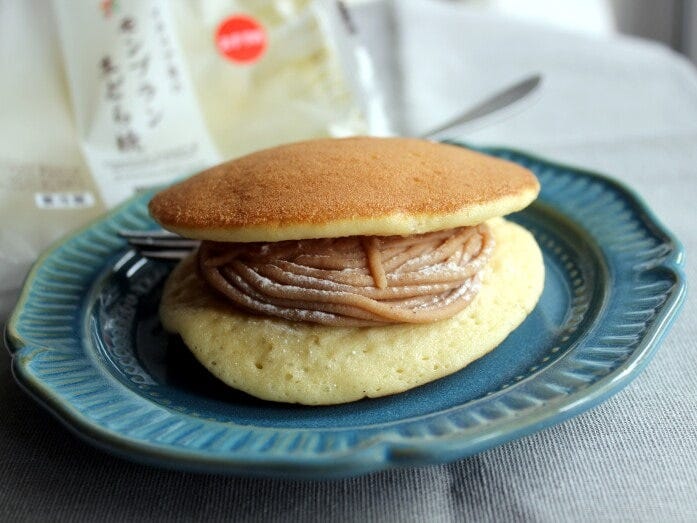 マロンクリームがモンブランのように絞られています