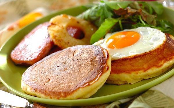 南国にプチ旅行している気分に! トロピカルなパンケーキプレート