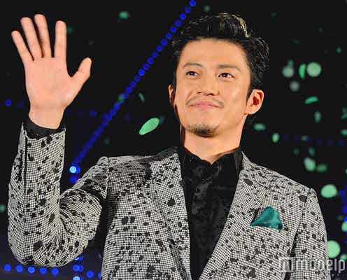 小栗旬、過去の同居を明かされ「狭い部屋で寝ていた日々とは違う」
