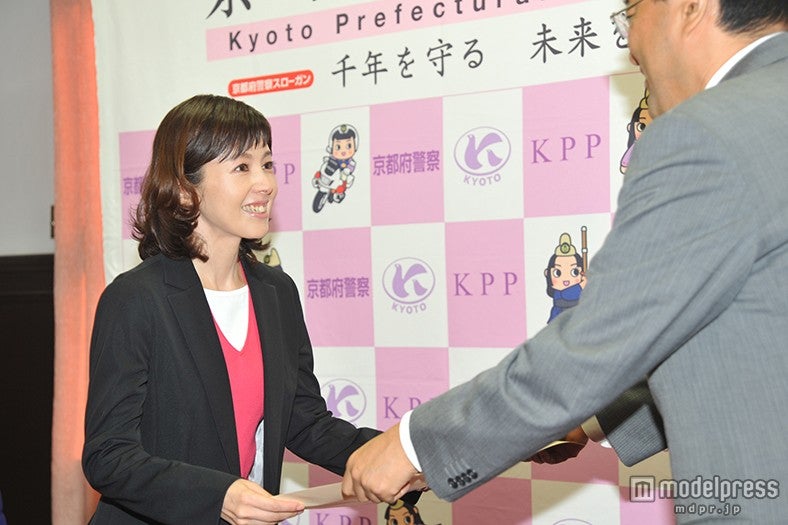 感謝状を授与（画像提供：テレビ朝日）