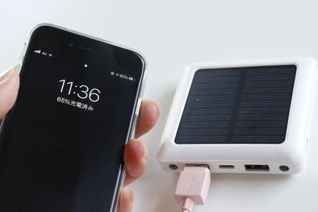 ダイソーのソーラー充電モバイルバッテリー5000mAhはアウトドアにおすすめ