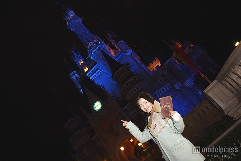 シンデレラ城へ向かう／モデル：阿井莉沙