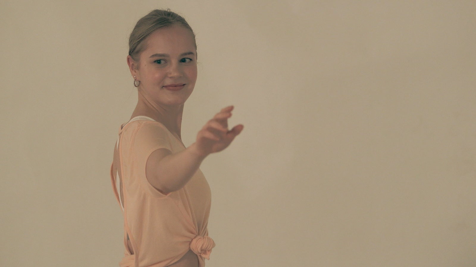 モデルの仕事をするビビ「TERRACE HOUSE TOKYO 2019-2020」31st WEEK（C）フジテレビ／イースト・エンタテインメント