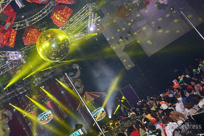 「ageHa HALLOWEEN 2015 -MIDNIGHT CIRCUS-」会場の様子