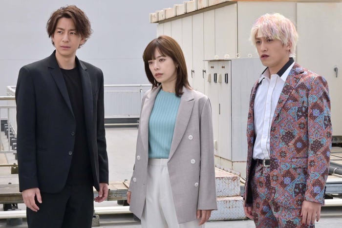 三浦翔平、桜井ユキ、兼近大樹「ホスト相続しちゃいました」第10話より(C)カンテレ