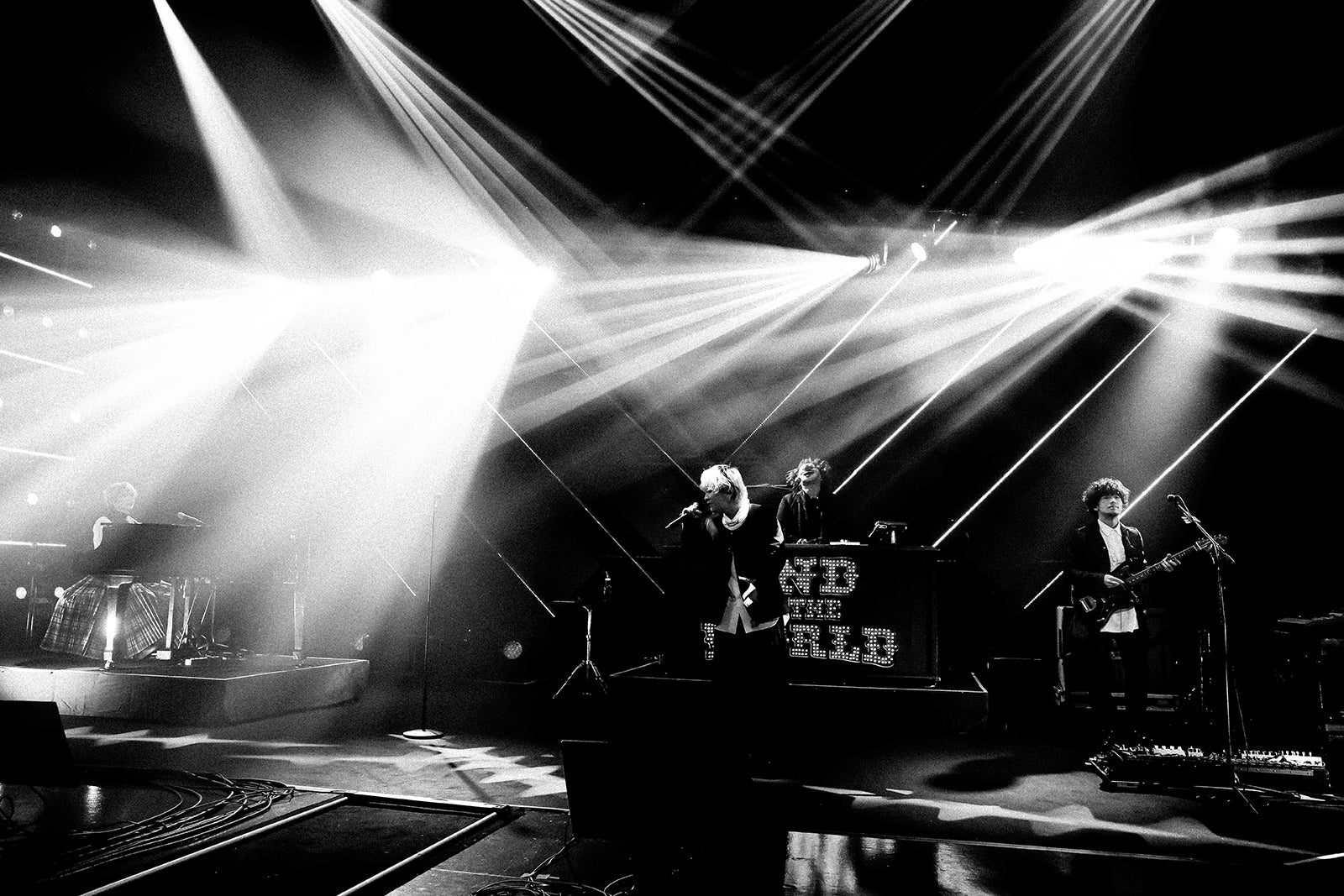 End of the World（C）THINGS. 