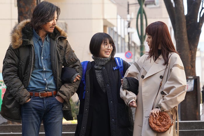 豊川悦司、浜辺美波、菅野美穂(C)日本テレビ