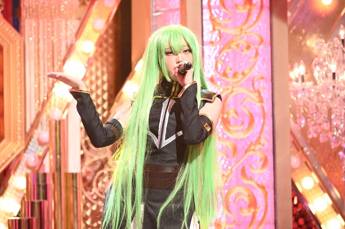 人気ライトノベルのカワイイ魔術師に扮したコスプレ有名人(C)日本テレビ