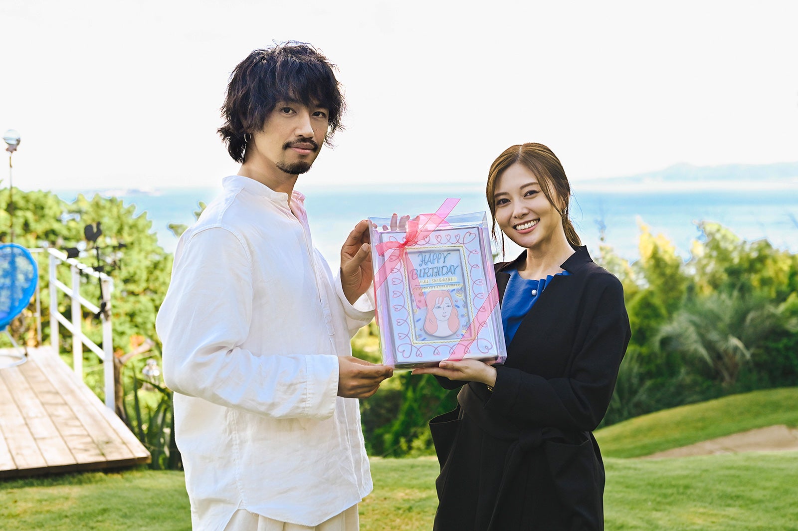 白石麻衣、29歳の誕生日を斎藤工がサプライズ祝福＜漂着者＞