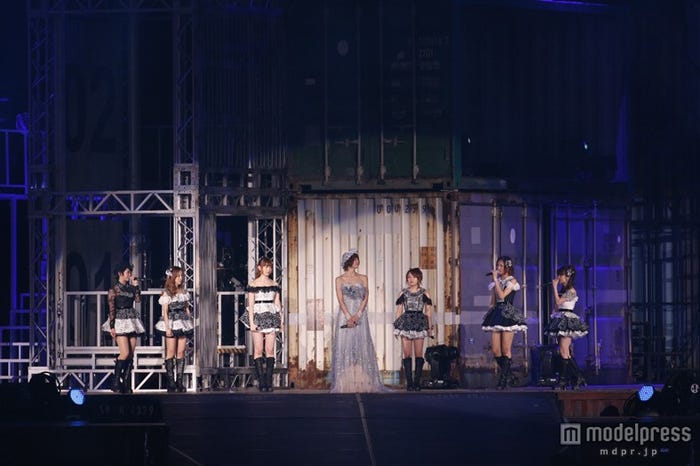 「涙せいじゃない」/「AKB48 2013真夏のドームツアー~まだまだ、やらなきゃいけないことがある~」福岡公演2日目より(C)AKS