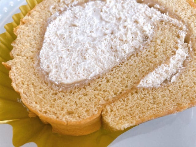 もっちりしっとり食感の黒糖スポンジ。