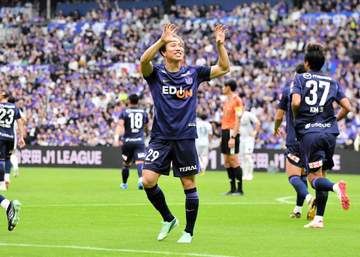 J1広島 浅野拓磨が待望の復帰後初ゴール！今夏、欧州から10年ぶりクラブ復帰「待たせたなと」ジャガーポーズも披露し、大勝に貢献
