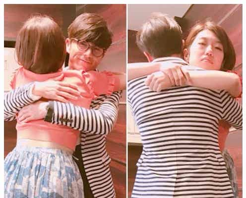 オリラジ藤森&横澤夏子、対照的なハグショット公開「いてもたってもいられず」