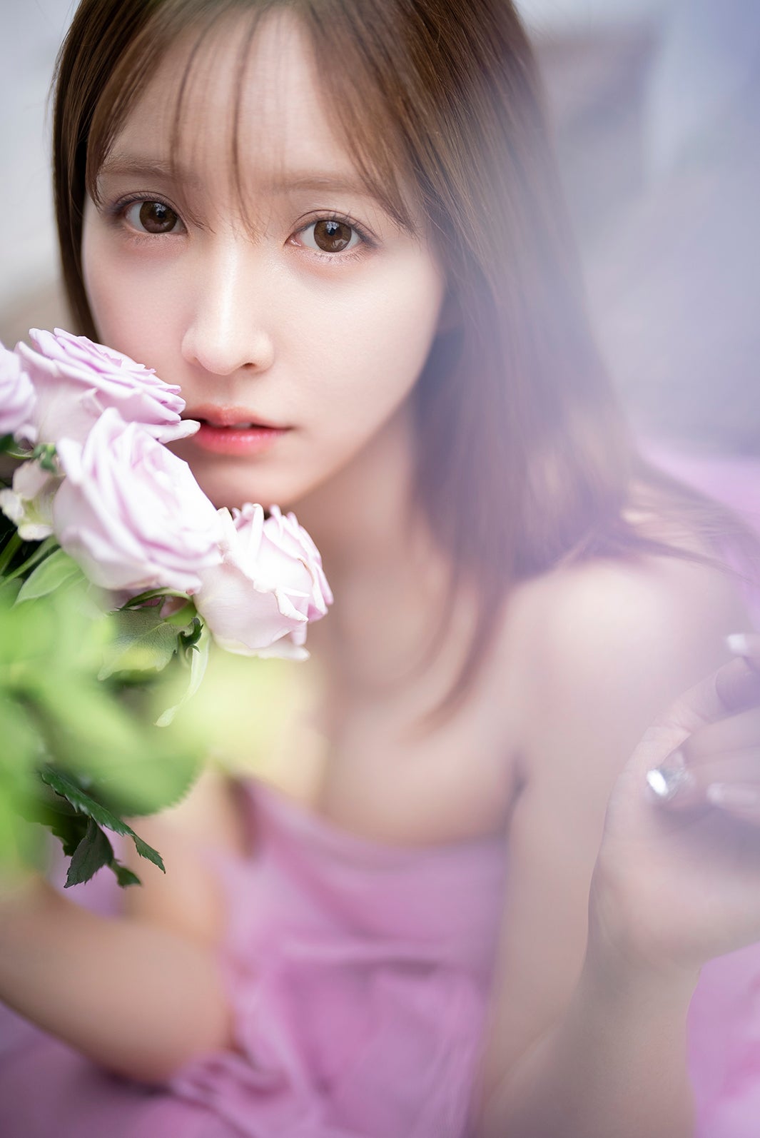 三上悠亜 初スタイルブックの表紙／撮影：中村和孝