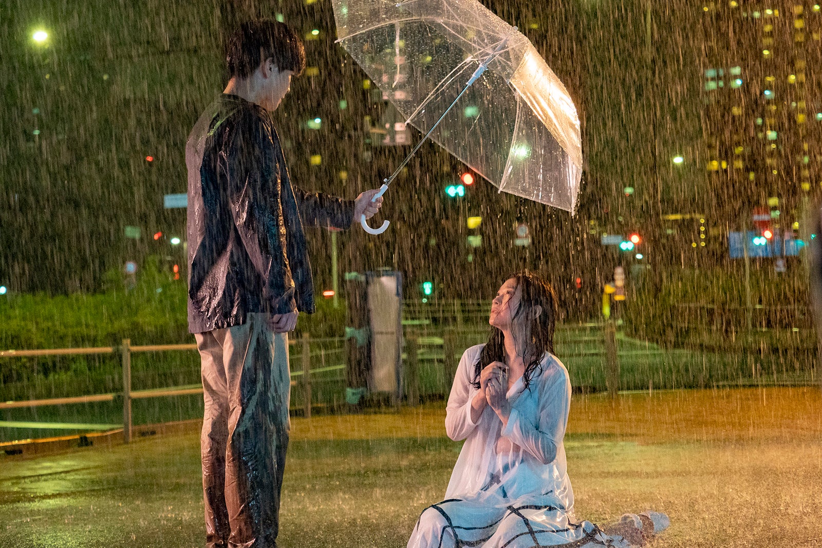 岩田剛典、篠原涼子／「金魚妻」より（提供写真）