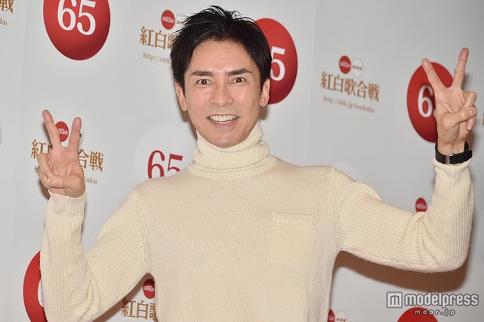 郷ひろみ バナナマン日村が紅白ステージに乱入 念願のコラボ実現 紅白本番 モデルプレス