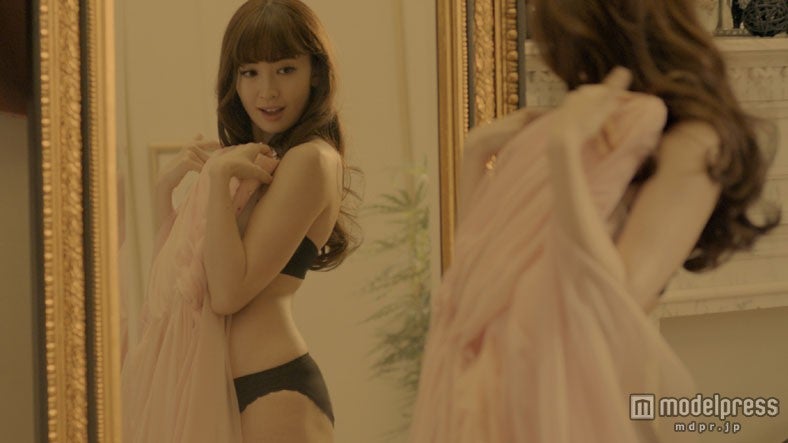 ショートムービー「Red Carpet」より