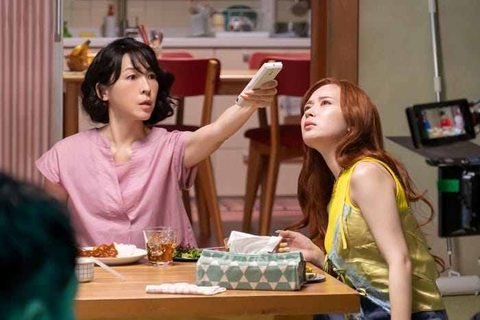 麻生久美子、畑芽育「野原一家ファイヤーだゾ!」篇メイキング(C)臼井儀人/双葉社・シンエイ・テレビ朝日・ADK