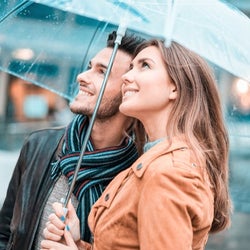 俺の傘 一緒に入る 男性に 相合傘を誘われた時 の可愛い返答4つ モデルプレス