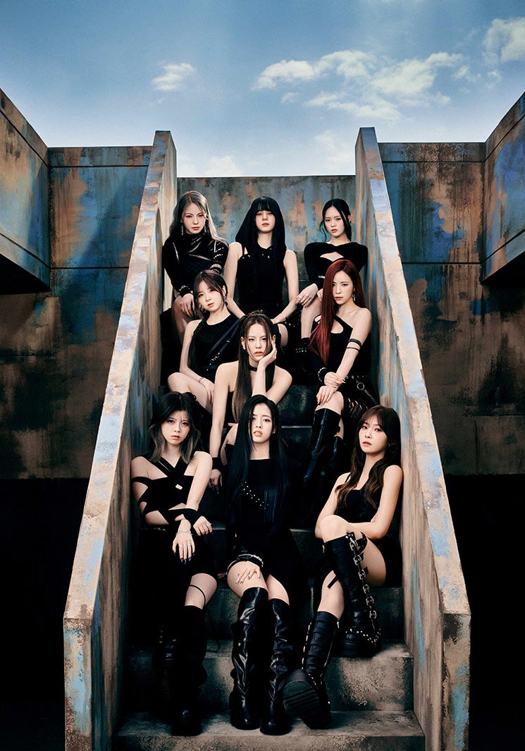 NiziU、1st EP「RISE UP」でグループ初の試み 4種のジャケ写