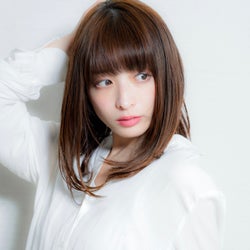 今どき ぱっつん前髪のスタイルを大公開 ショート ロング モデルプレス 今どき ぱっつん前髪のスタイルを大公開 ショート ロング モデルプレス