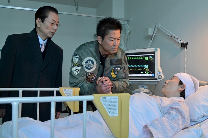 水谷豊、寺脇康文、鈴木砂羽 (C)テレビ朝日