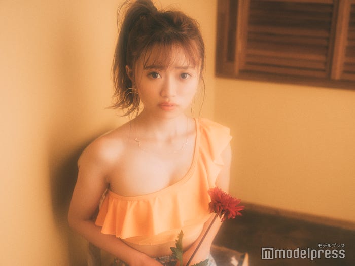 中井りか/水着:DHOLIC/サンダル:RANDA/ネックレス:SHIIHA/イヤリング:Matilda rose/(C)モデルプレス