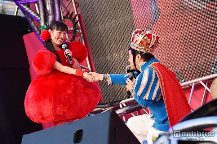 高城れには映画「アナ雪」の『とびら開けて』パフォーマンス