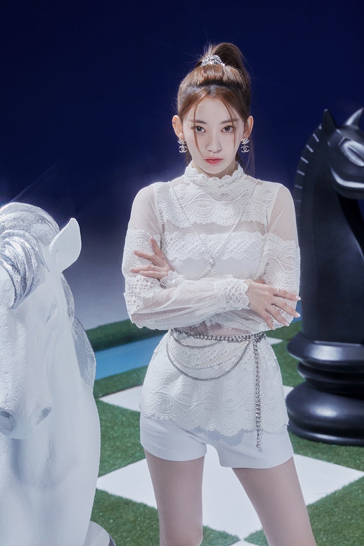 宮脇咲良／LE SSERAFIM（P）＆（C）SOURCE MUSIC