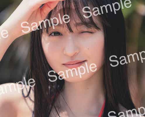 乃木坂46遠藤さくら、水着姿でウインク 封入ポストカード第5弾公開<可憐>