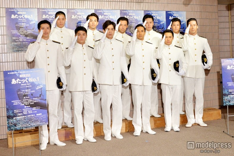 劇団EXILEの人気舞台「あたっくNo.1」記者会見に出席した（前列左より）秋山真太郎、春川恭亮、青柳翔、KENCHI、NAOTO、NAOKI、（後列左より）鈴木伸之、町田啓太、小澤雄太、山下健ニ郎、岩田剛典